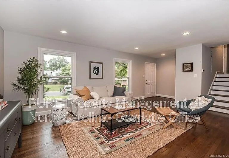 314 Scottridge Dr — Photo 7