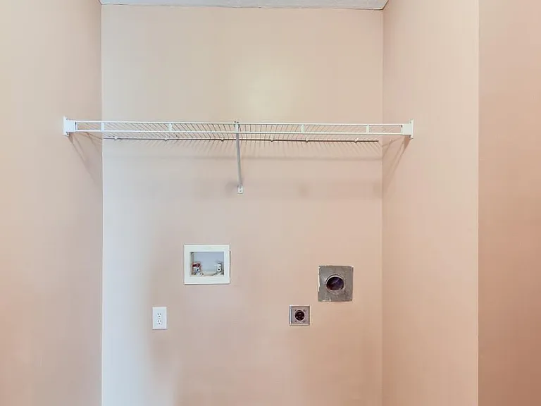 425 Lazy Willow Ln — Photo 18