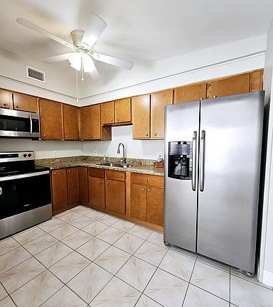 5th image of 2801 W Patterson St