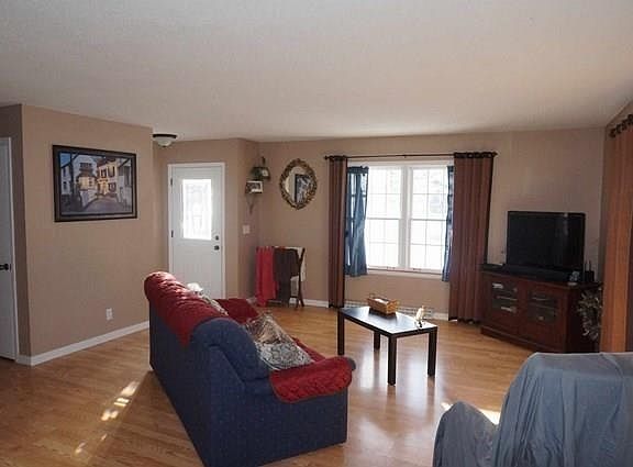 3rd image of 307 Hill St