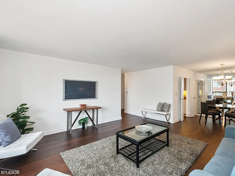 3930 N Pine Grove Ave #815 — Photo 3