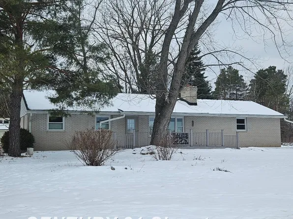 8981 Highland Dr, Freeland, MI 48623