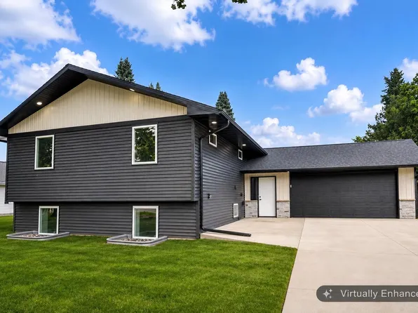 1215 8th St, Jesup, IA 50648