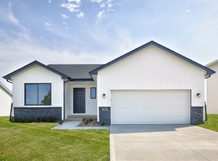 580 NW Compass Ave, Waukee, IA 50263