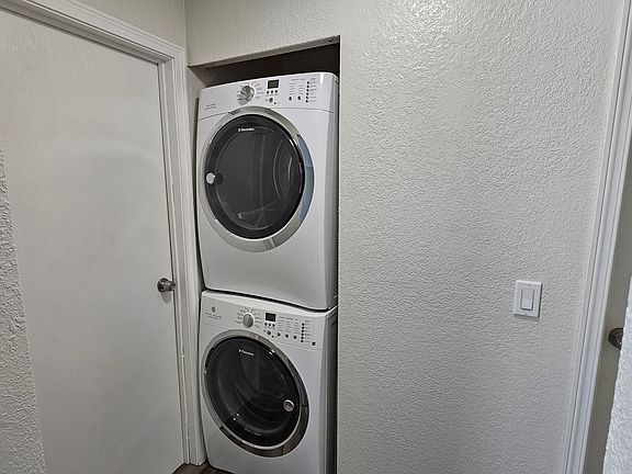 5th image of 9107 Meridian Pl NE APT 3
