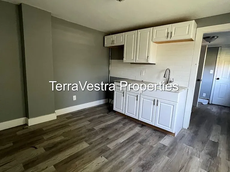 138 Denny Ave — Photo 16