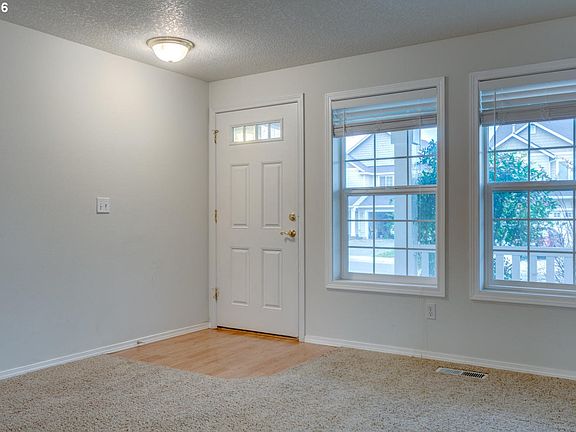 4th image of 4000 NE 165th Ave