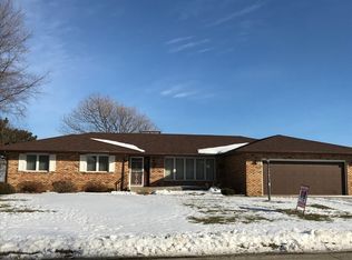 632 Shadycrest Dr, Kewanee, IL 61443