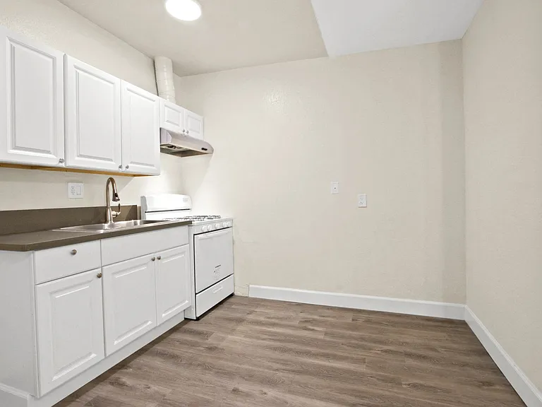Westminster Apartments — Photo 26