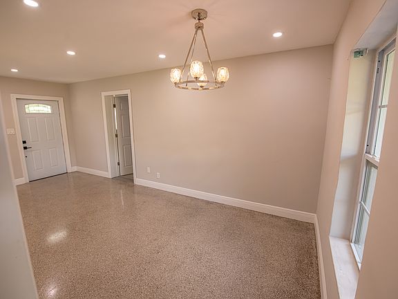 5th image of 259 Bloomfield Dr