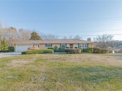 605 E Cooksey Dr, Thomasville, NC, 27360