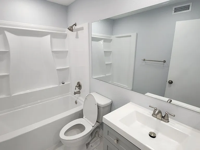 2047 Lakeridge Cir #104 — Photo 18