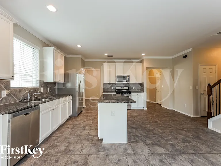 7111 Marina Del Rey — Photo 6