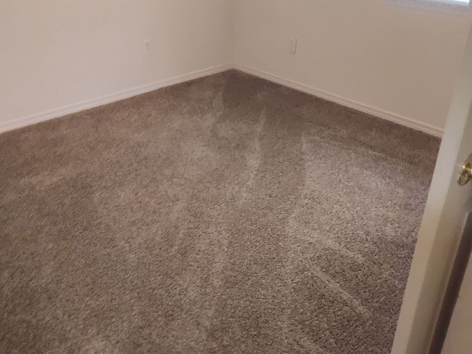 2nd image of 319 E Lucy Ave