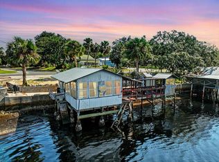 816 Riverside Dr SE, Steinhatchee, FL 32359