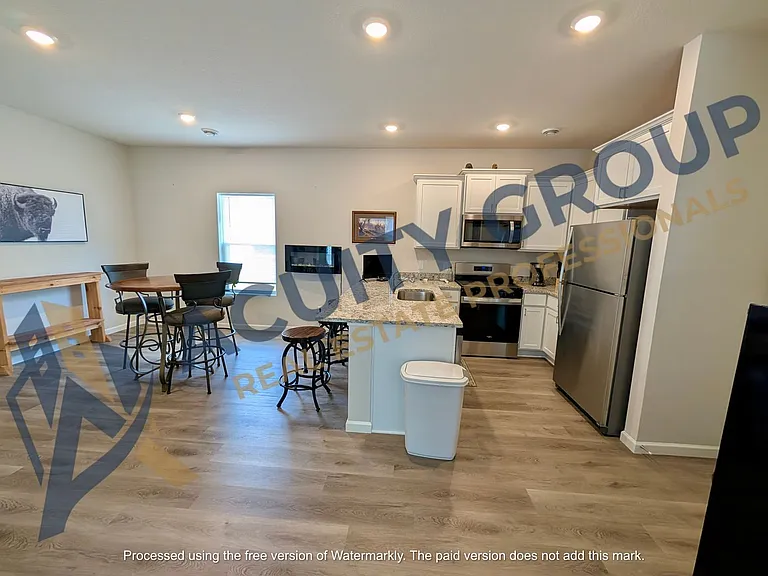 501 Redwood St N — Photo 10