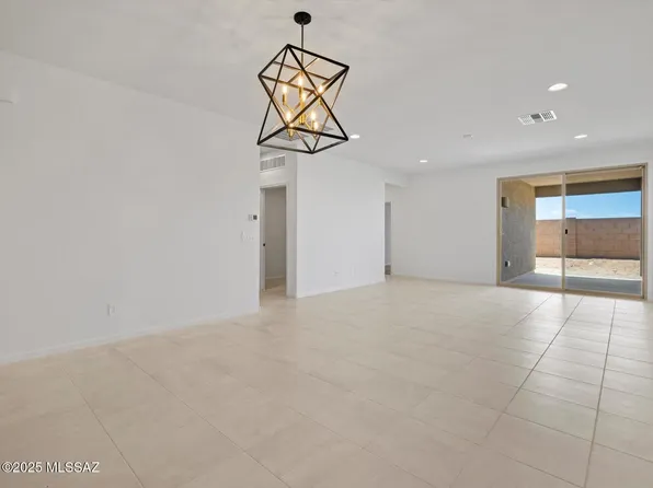 8290 S Cabari Mine Way, Tucson, AZ 85747