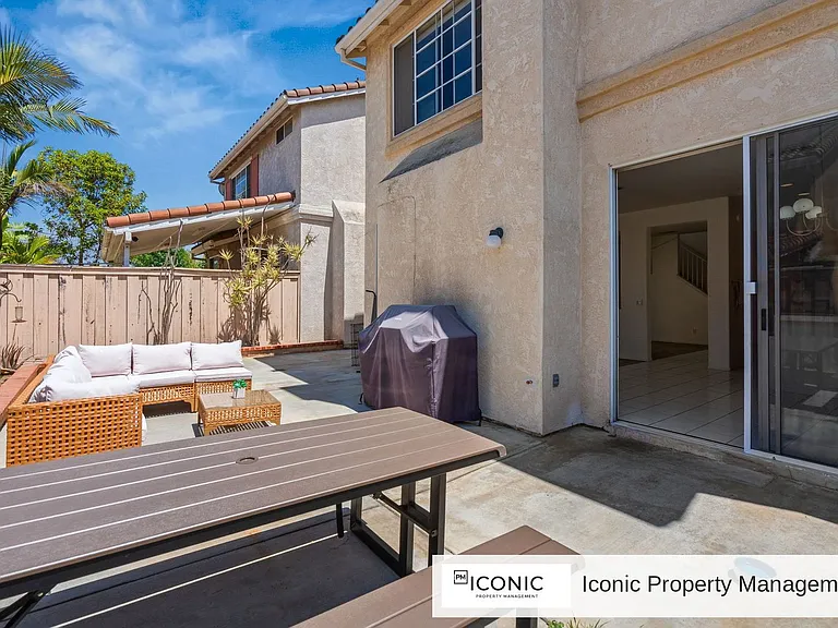 10806 Westonhill Dr — Photo 32