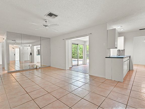 4th image of 1019 Hickory Trail