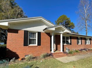 209 Lakeview Dr, Sylvester, GA 31791