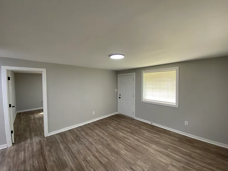 1810 Hemlock Ave — Photo 3