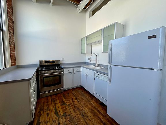 4th image of 1800 Central St Ste 202