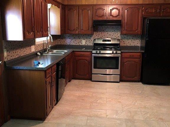 3rd image of 1103 W Olive St