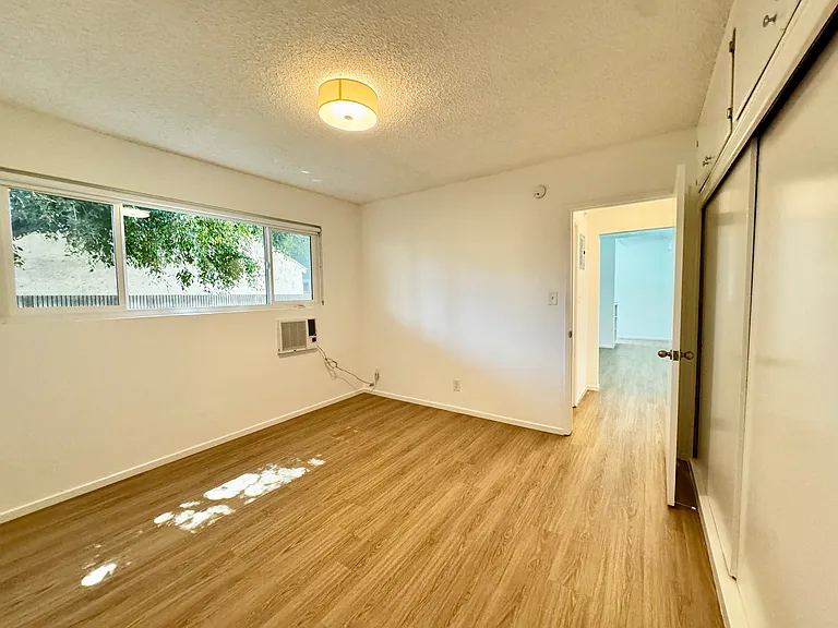 934 N Gardner St #6 — Photo 14