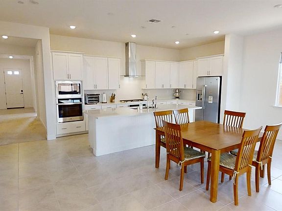 3rd image of 2035 Santos St