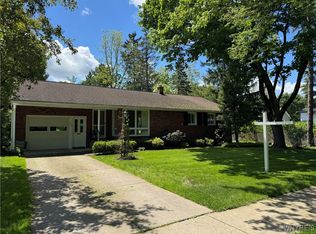 725 Warren Dr, East Aurora, NY 14052