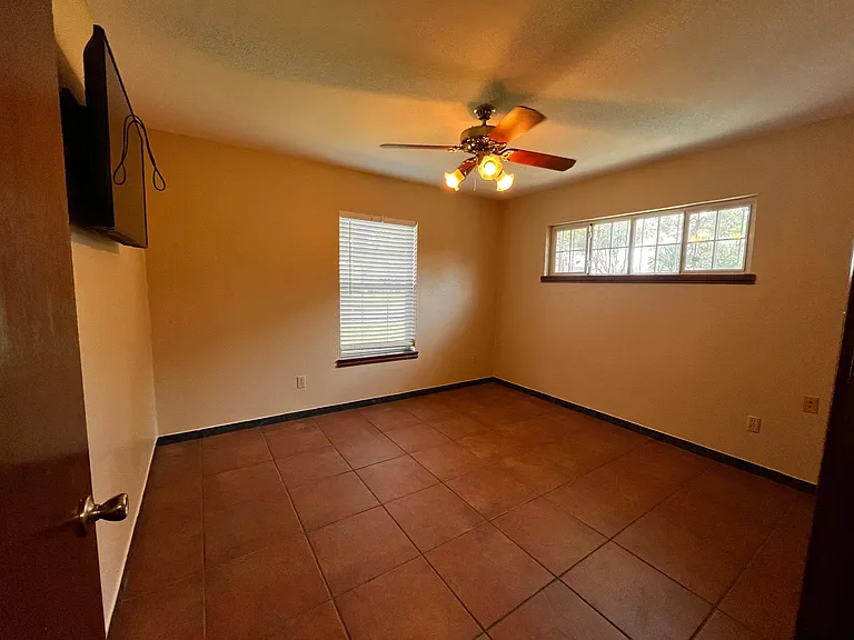 118 E Tulip Ave — Photo 5