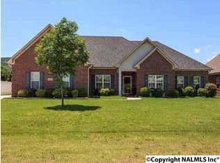 132 Cedar Run Ln, Huntsville, AL 35811