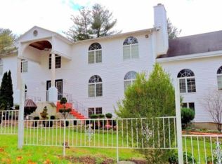 413 Cottontail Ln, East Stroudsburg, PA