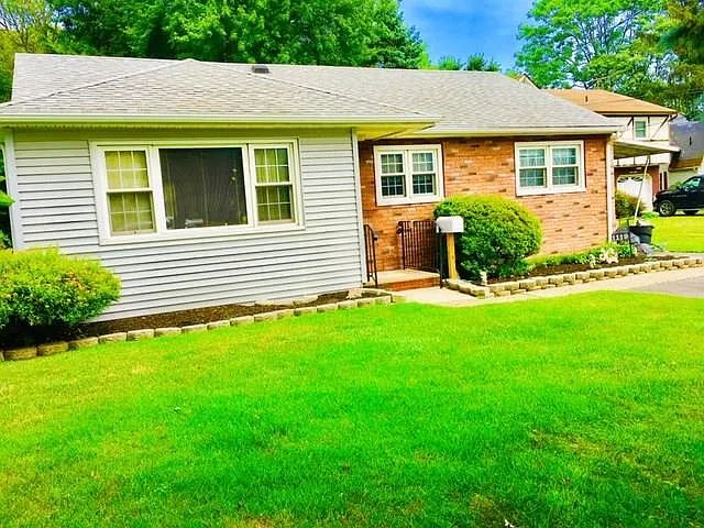 1119 Clinton Ave photo 1