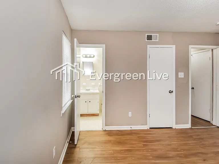 1939 Custer Dr — Photo 8