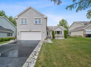 583 S Country Ridge Ct, Lake Zurich, IL 60047