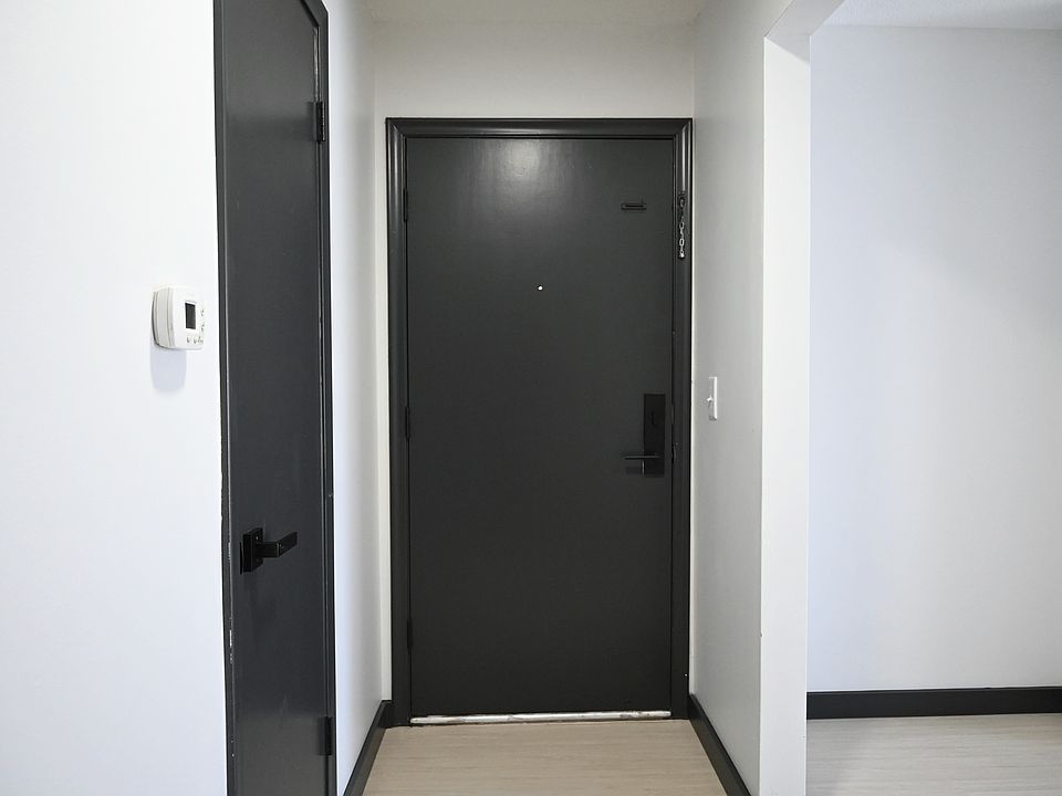 Front entrance to a unit at Cielo 120.