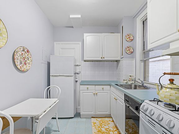 4th image of 27 W 55th St APT 62