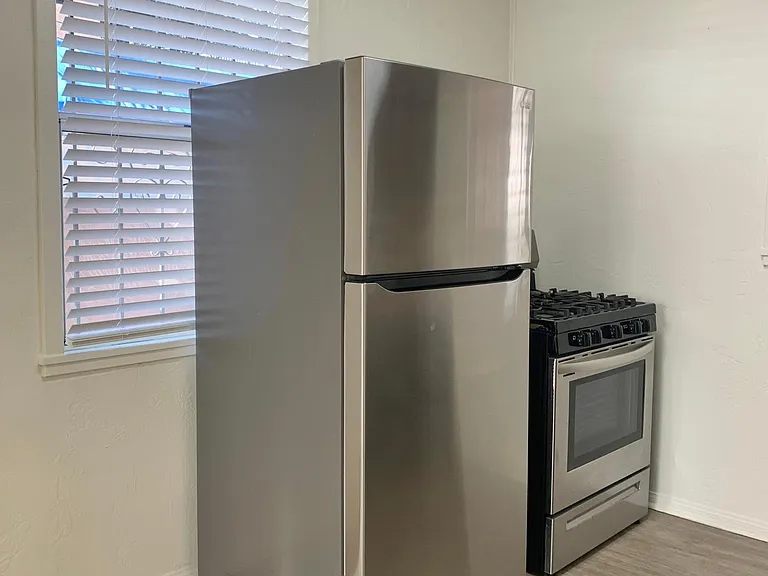 Eat-in Kitchen