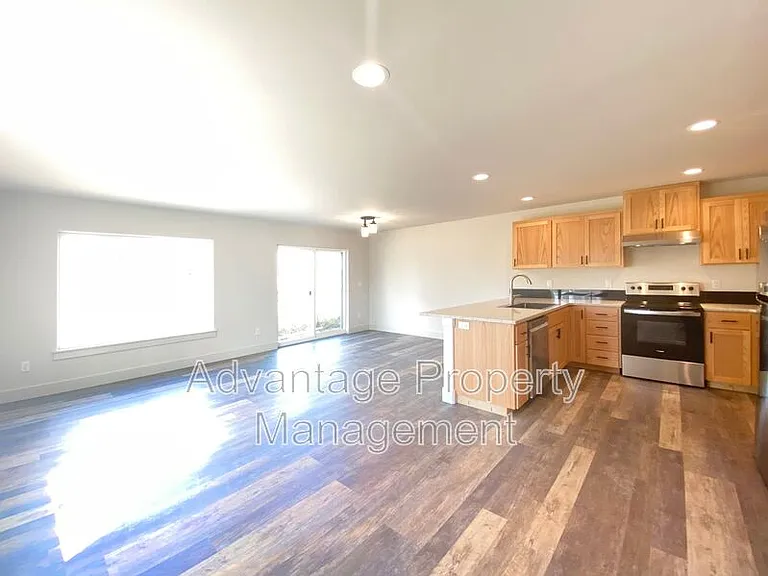 1786 S 9th St — Photo 2