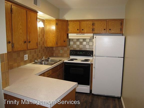 4th image of 202 E Oak St APT 9