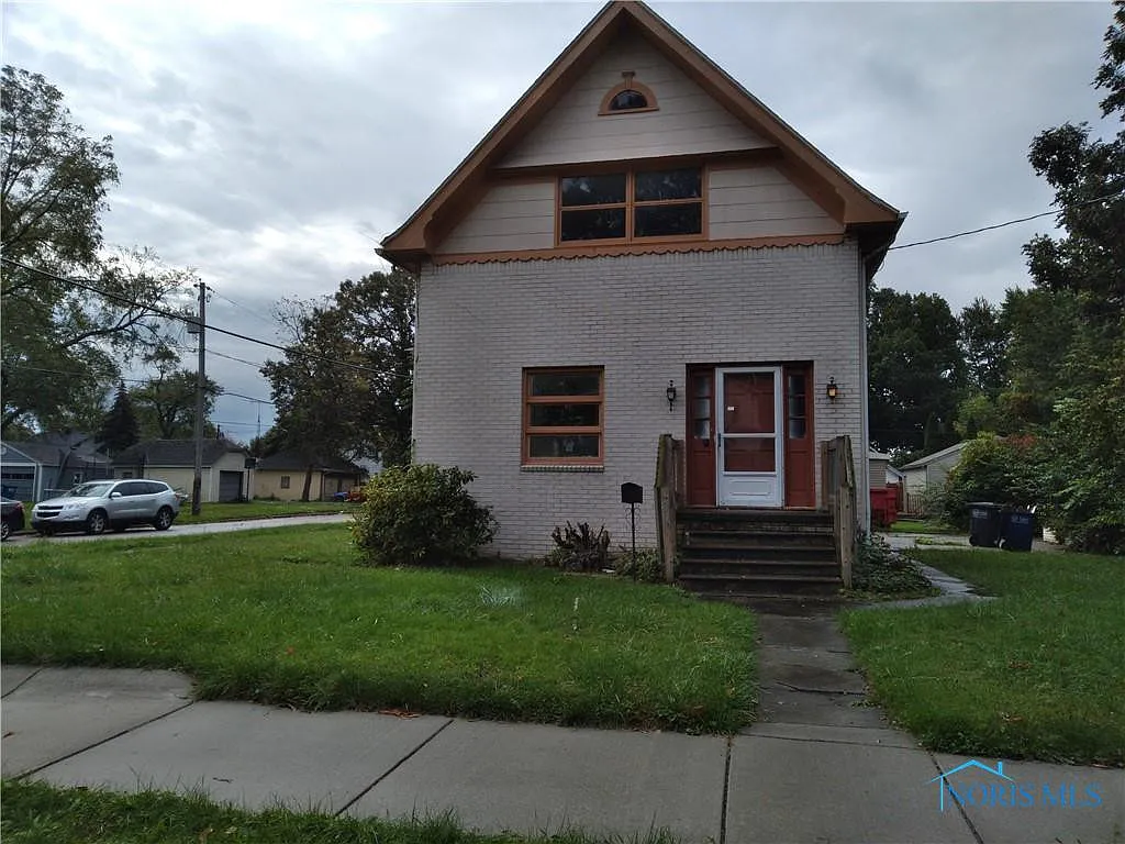 2301 Dana St photo 1