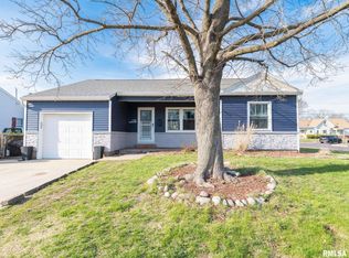 1 Richardson Ct, Pekin, IL 61554