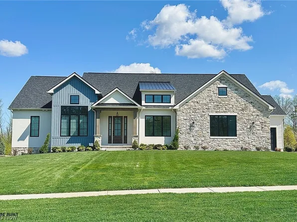 2078 Hayden Dr, Hinckley, OH 44233