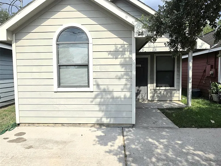 2112 Davis St — Photo 2
