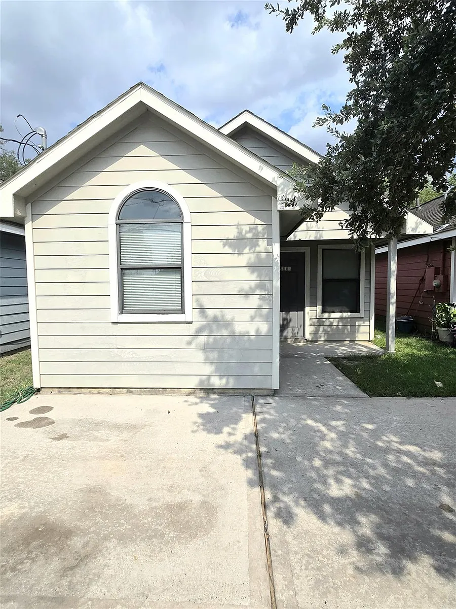 Building Photo - 2112 Davis St
