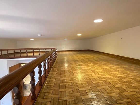 3rd image of 102 W 71st St Penthouse A