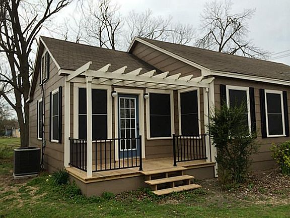 2nd image of 1051 W Dallas Ave