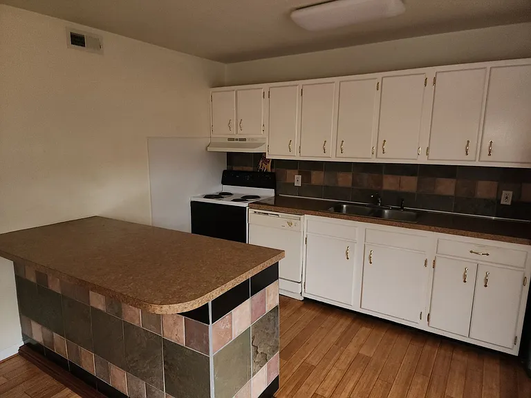 1331 Bayville St — Photo 10
