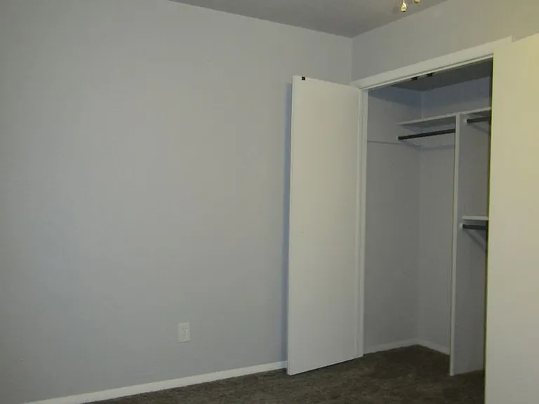 207 NE 46th St — Photo 30